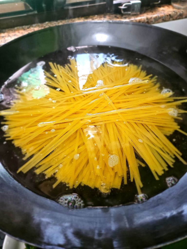 Boiling pasta