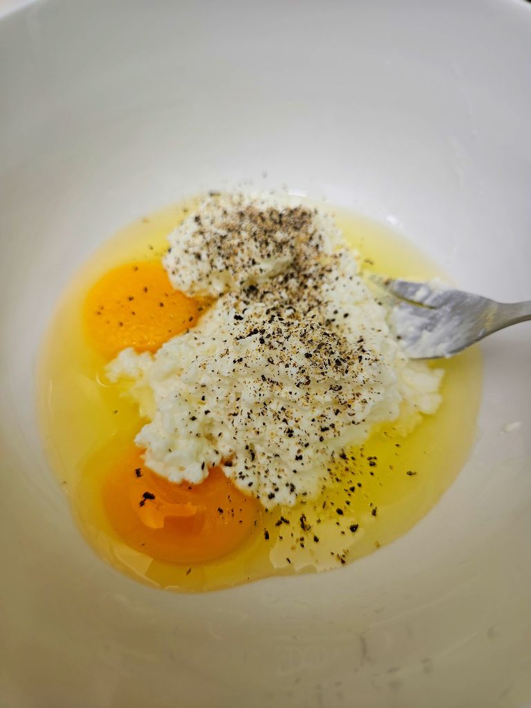 Mixing sauce