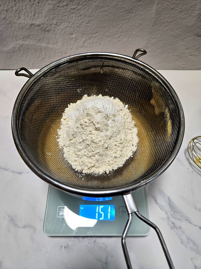 Sieving in the dry ingredient