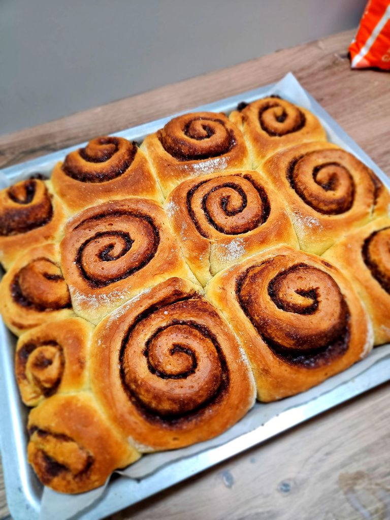 Baked rolls in pan